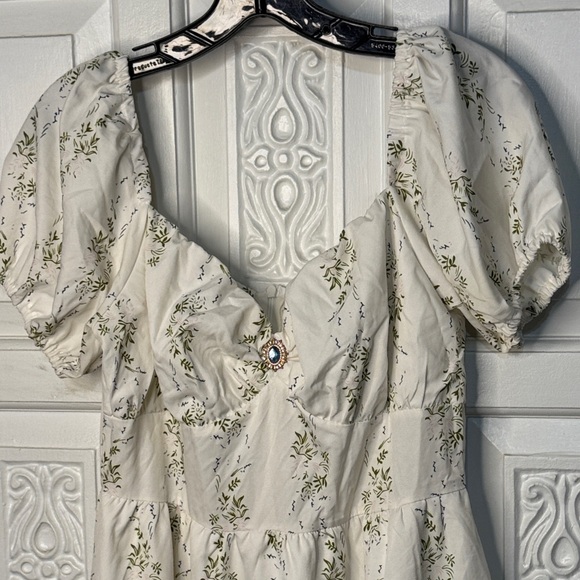 Elegant Floral Royal Princess Jeweled White  Dress Size Medium - Picture 2 of 16